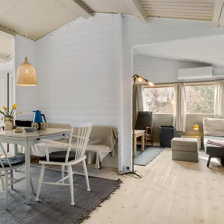 3 Bedroom Gorgeous In Semesterbostad *