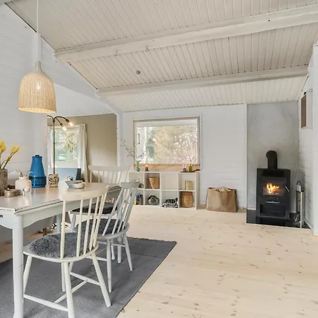 3 Bedroom Gorgeous In Semesterbostad